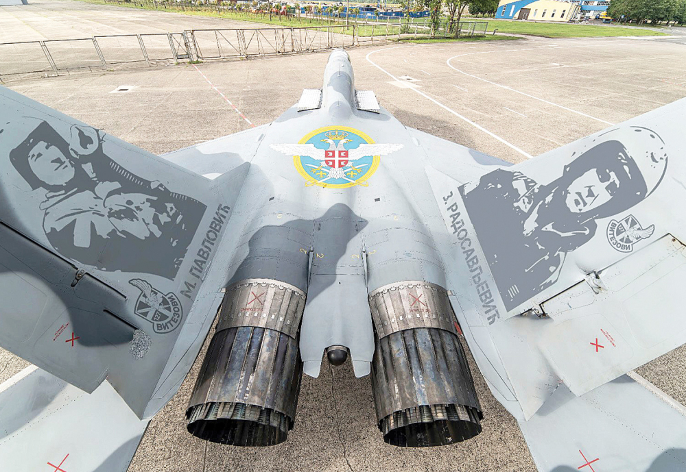 Srbski MiG s podobo padlega pilota v agresiji zveze NATO
