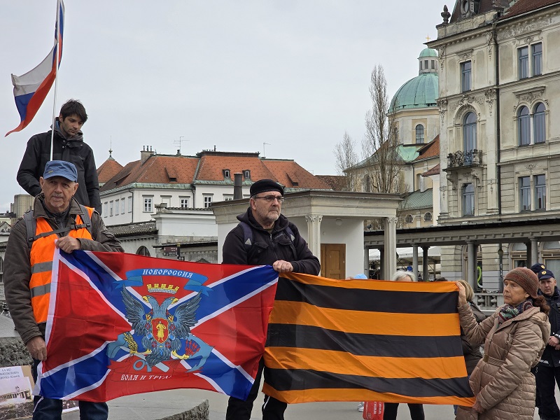 Udeleženci shoda Slovenija proti rusofobiji  Vir: Insajder