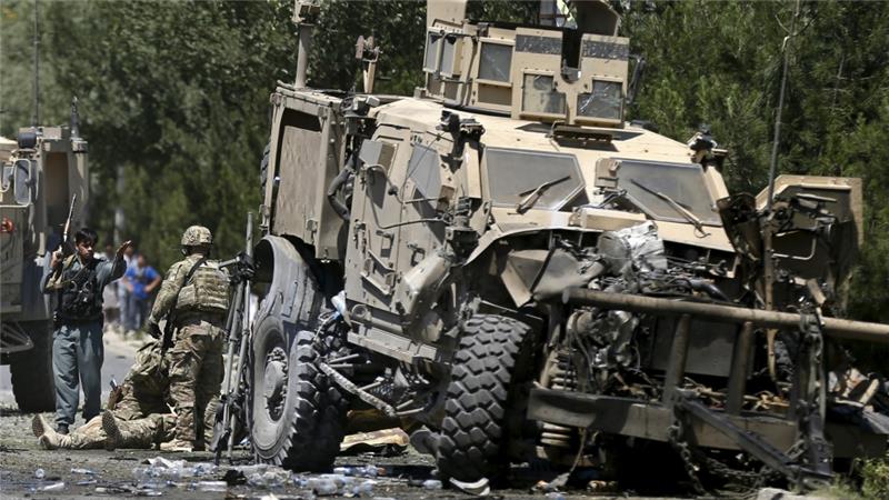 Razstreljeno vozilo v Afganistanu  Vir: Twitter
