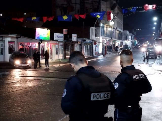 Kosovska policija v nacionalno mešanem delu Severne Mitrovice