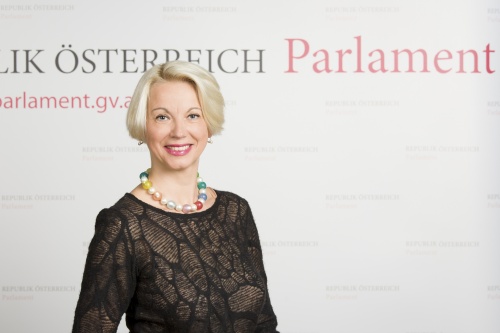 Angelika Mlinar kot poslanka avstrijskega parlamenta