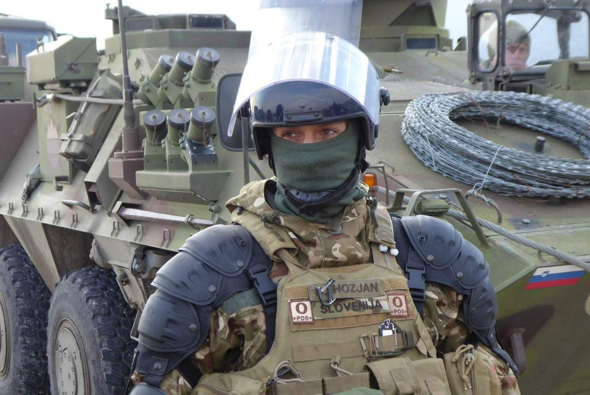 Vojak SV na Kosovu  Vir: MORS