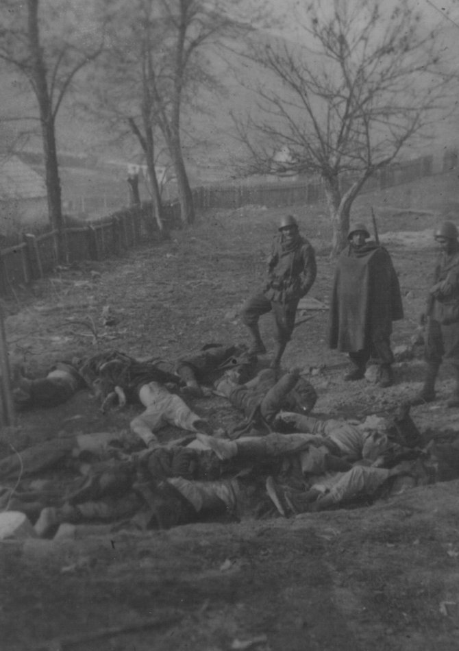 Italijanska vojaka po poboju v Črni gori