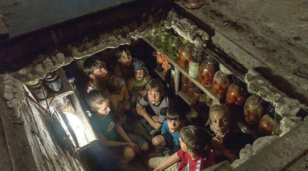 Otroci Donbasa med bombardiranjem ukrajinske vojske - tako so se skrivali 8 let...