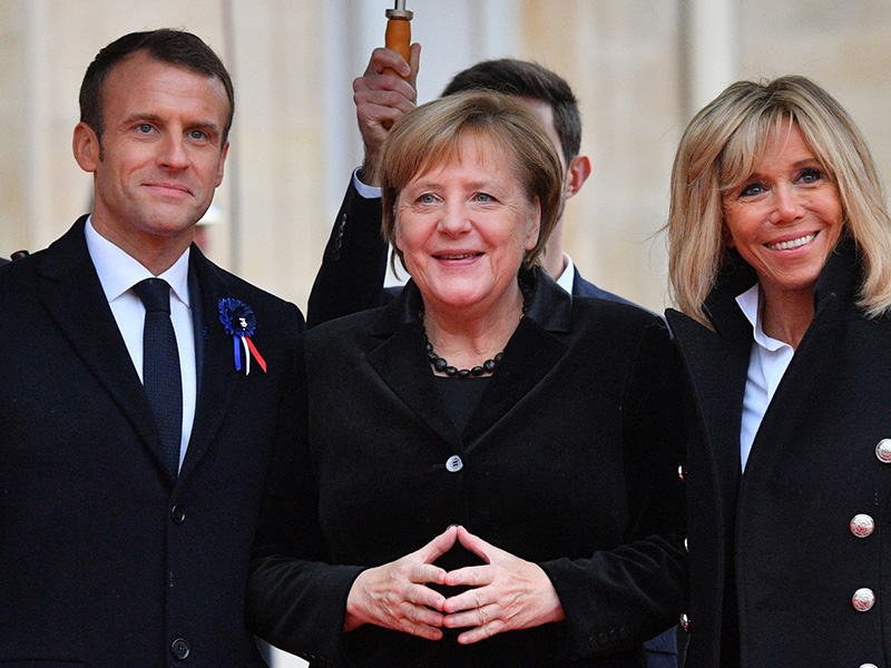 Emmanuel Macron, Angela Merkel in Brigitte Macron