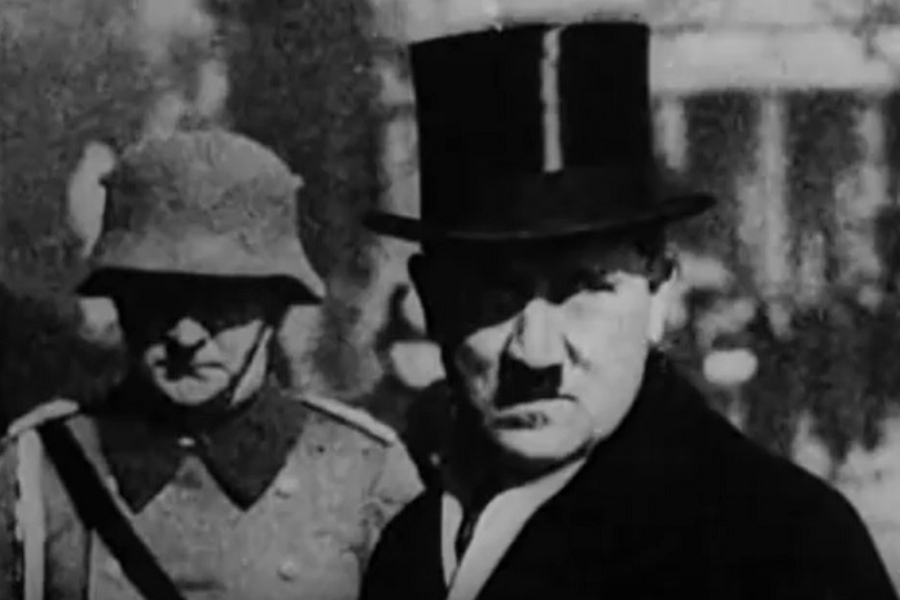 Adolf Hitler s cilindrom