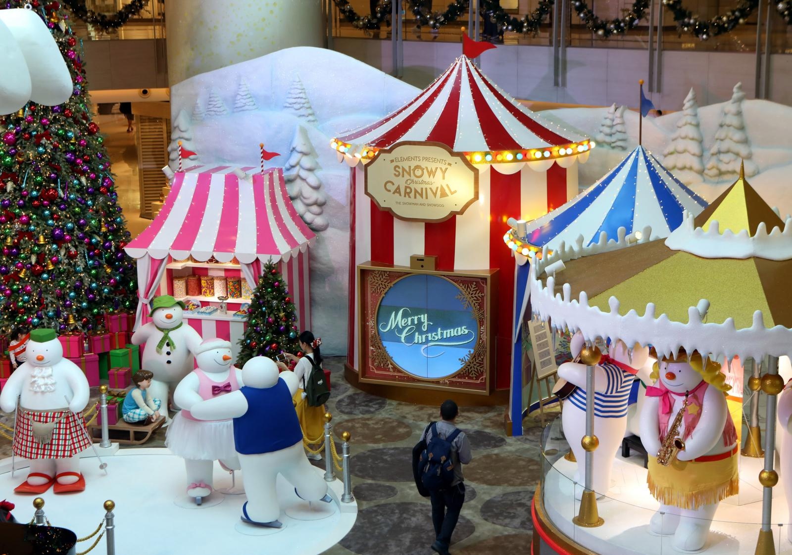 Božični okraski na razstavi v Hong Kongu Vir:Pixsell Božični okraski na razstavi v Hong Kongu Vir:Pixsell