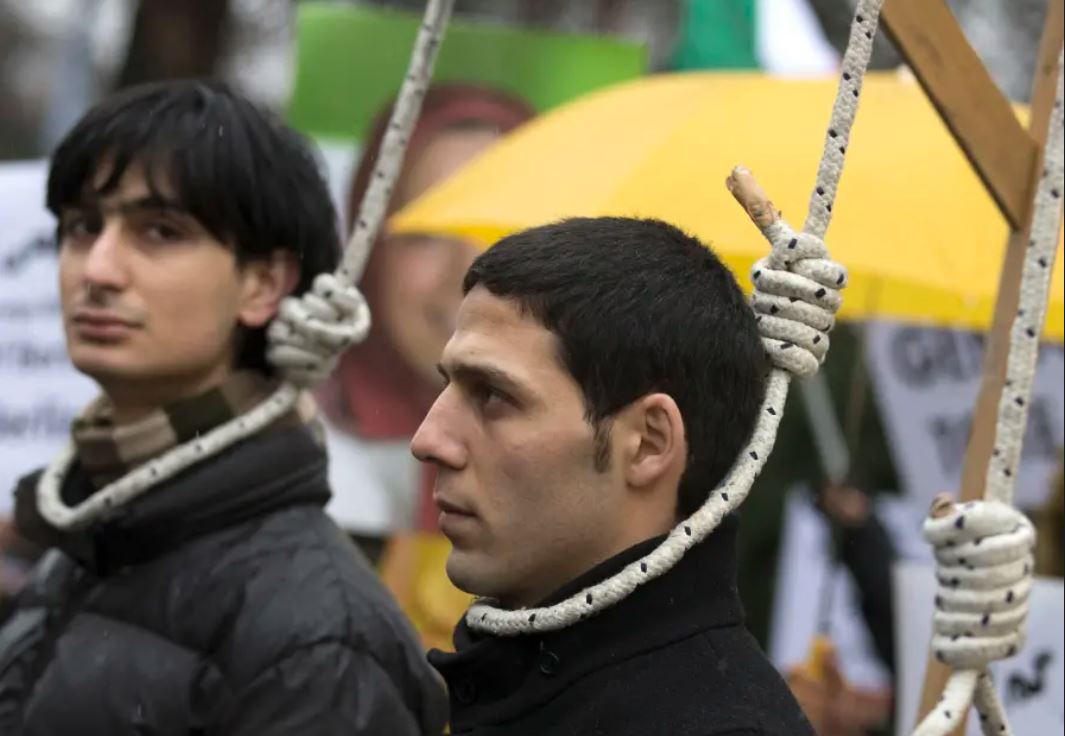 Obešanje homoseksualcev v Iranu 