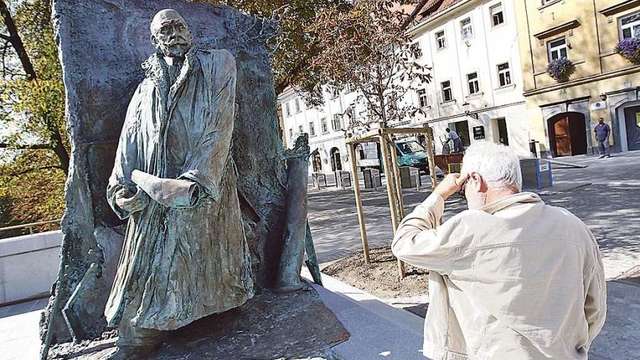 Ivan Hribar - spomenik ob Ljubljanici