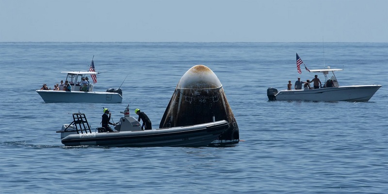 Kapsula SpaceX v morju