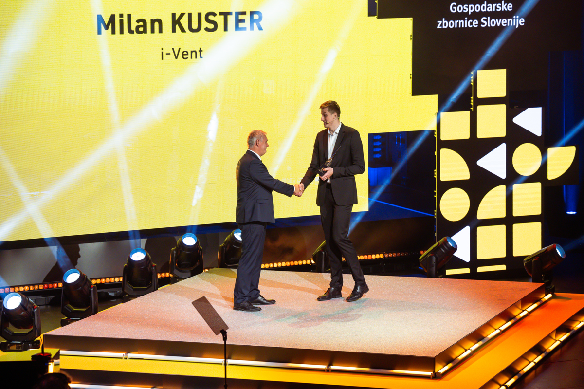 Milan Kuster ob prejemu nagrade GZS Vir: GZS Milan Kuster ob prejemu nagrade GZS Vir: GZS
