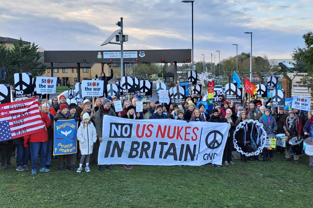 Protest proti bombam zveze NATO v V.Britaniji