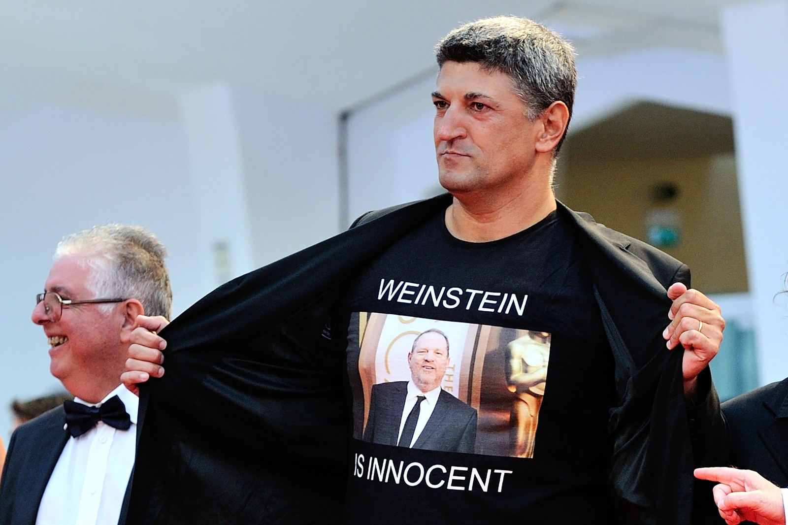 Luciano Silghini - majica "Weinstein je nedolžen"  Vir:Pixell