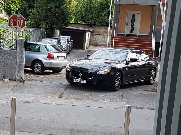 Maseratti predsedničinega moža