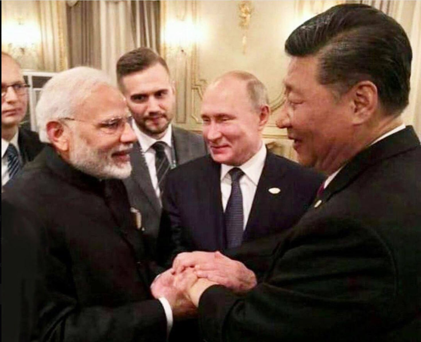Glasniki multipolarnosti: Modi, Putin in Xi
