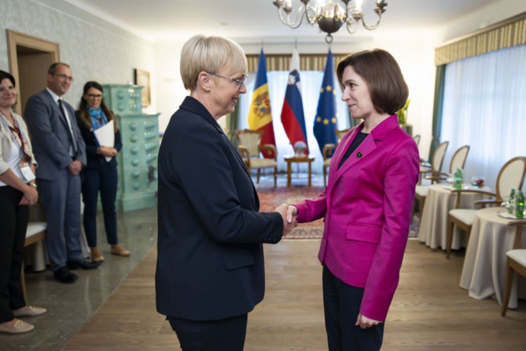Slovenska predsednica z vodjo kompradorskega režima Vir: UPRS
