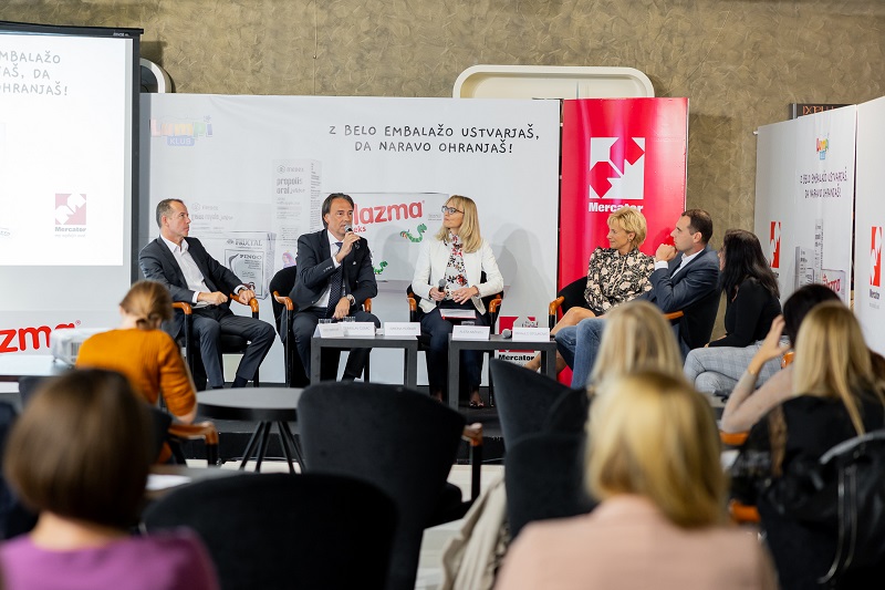 Od leve proti desni Enzo Smrekar, Tomislav Čizmic, moderatorka Aleša Mizigoj in Mihajlo Stojković
