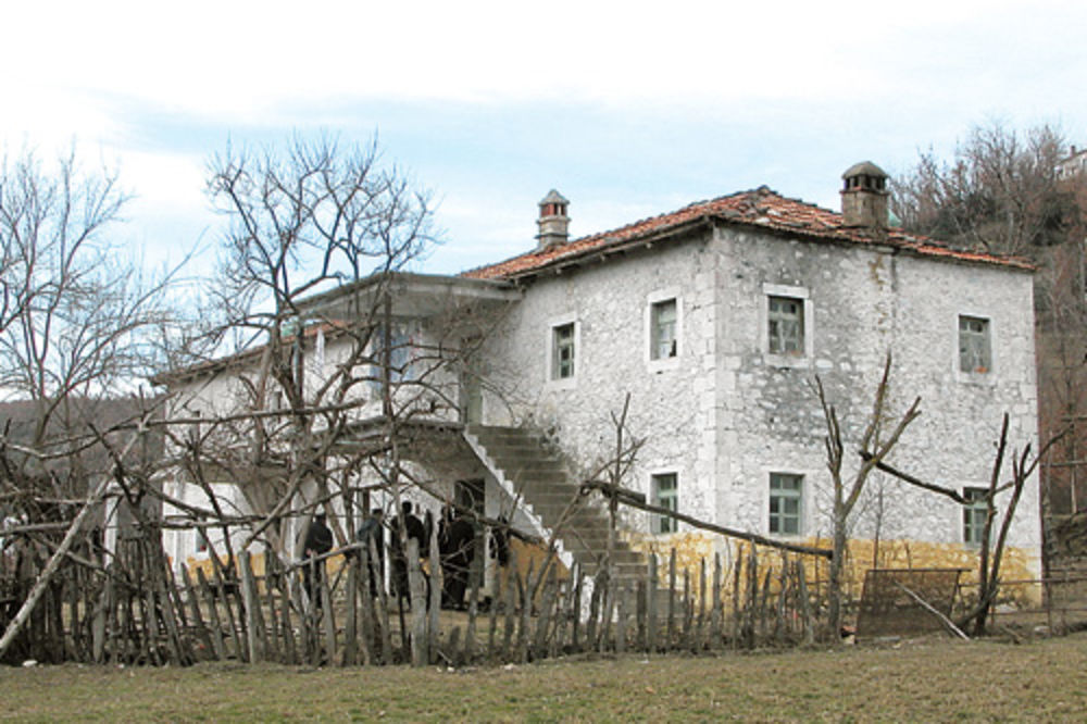 Rumena hiša - severna Albanija