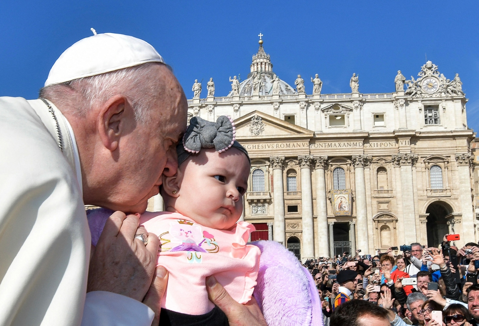 Papež in otrok Vir:Pixsell