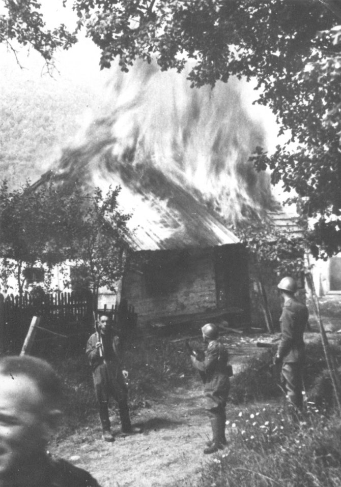 italijanski požig hiše - blizu Rijeke, 1942 