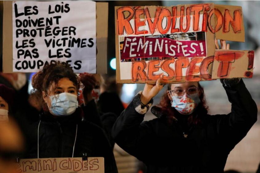 Ženske so se v Franciji udeležile množičnih shodov, da bi izrazile protest proti femicidu in nasilju nad ženskami ob mednarodnem dnevu boja proti nasilju nad ženskami, 25. novembra .