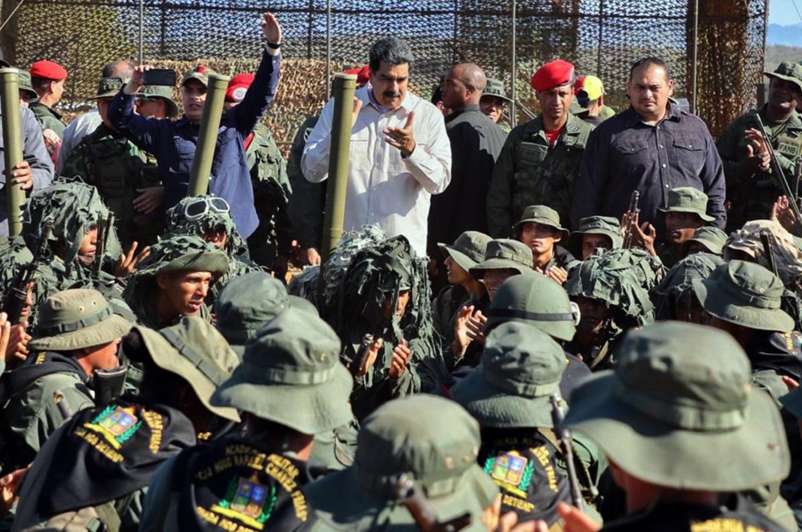 Maduro med vojaki Vir:Pixsell