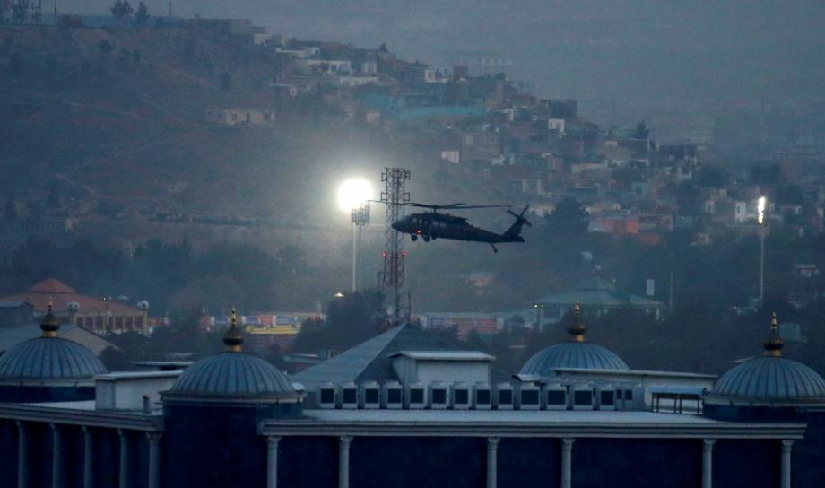 Helikopter zapušča Kabul  Vir: IP, Twitter