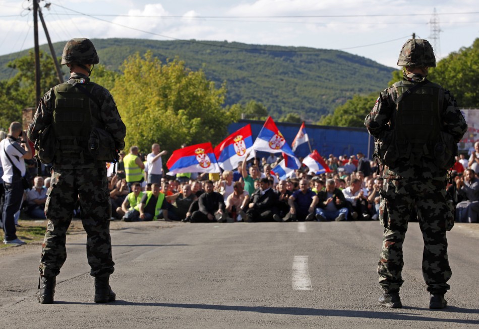 Slovenski vojaki v misiji KFOR ob srbski blokadi cest na Kosovu