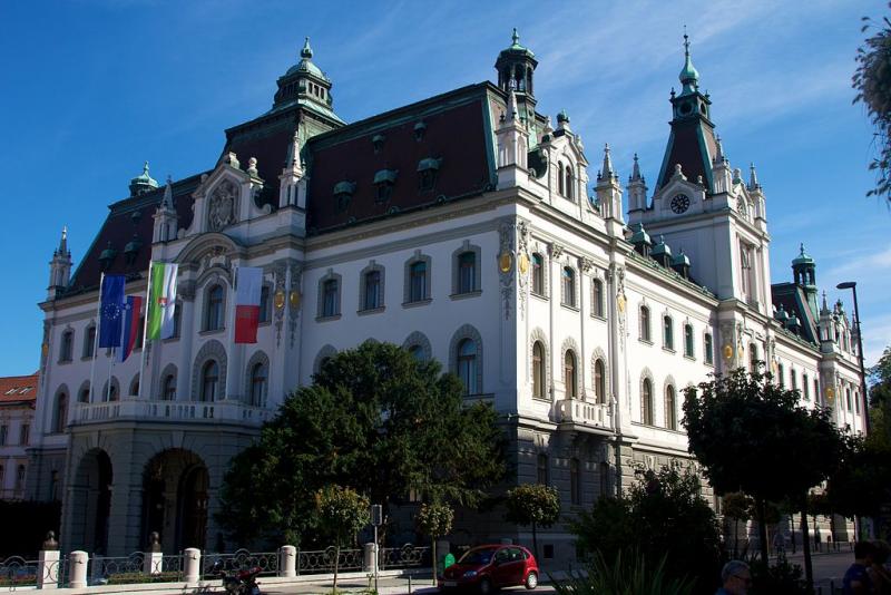 Skupina doktorskih študentov ljubljanske univerze opozorila na absurdnosti razpisa