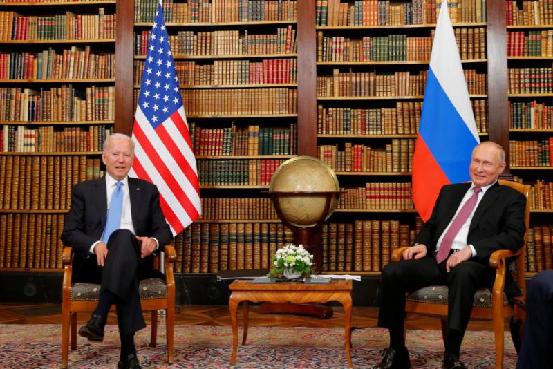Rokovanje velesil: Biden in Putin iskala skupne točke in se trudila, da ne bi »izpadla slabiča«