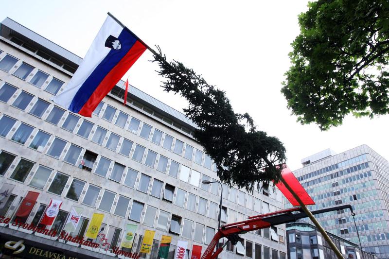 Kljub nasprotovanju gospodarstvenikov praznujemo praznik dela tudi danes