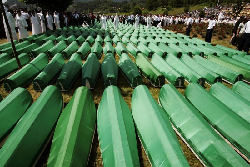 Tisoči v Srebrenici obeležujejo obletnico genocida