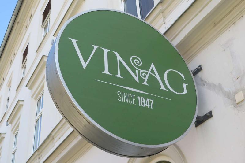 Kupec Vinaga tudi uradno postal James Lukežič