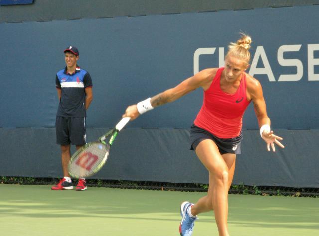Hercogova zanesljivo naprej, Kerberjeva, Đoković in Federer brez težav