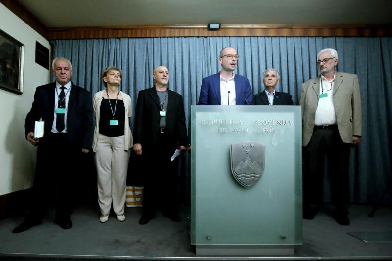 ZL in Exyumak s predlogom ustavnega zakona za opredelitev manjšinskega statusa narodov nekdanje SFRJ