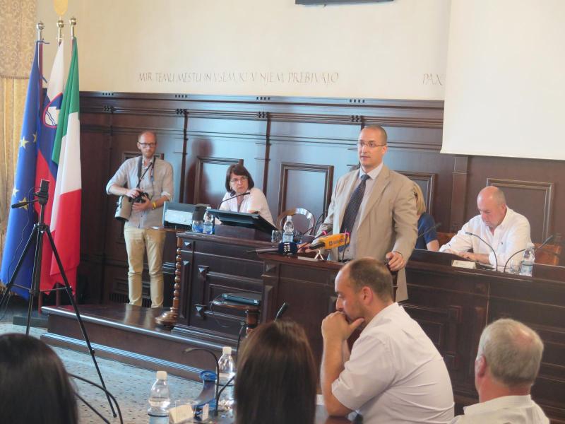 Koprski občinski svet odpovedal podporo referendumski zahtevi o drugem tiru
