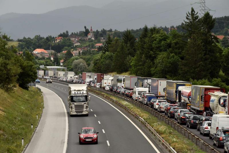 Zastoj pred Karavankami in Šentiljem, čakanje na hrvaški meji