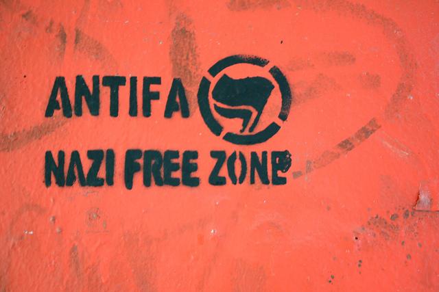 Pet ranjenih v napadu na protifašistični center v Pireju