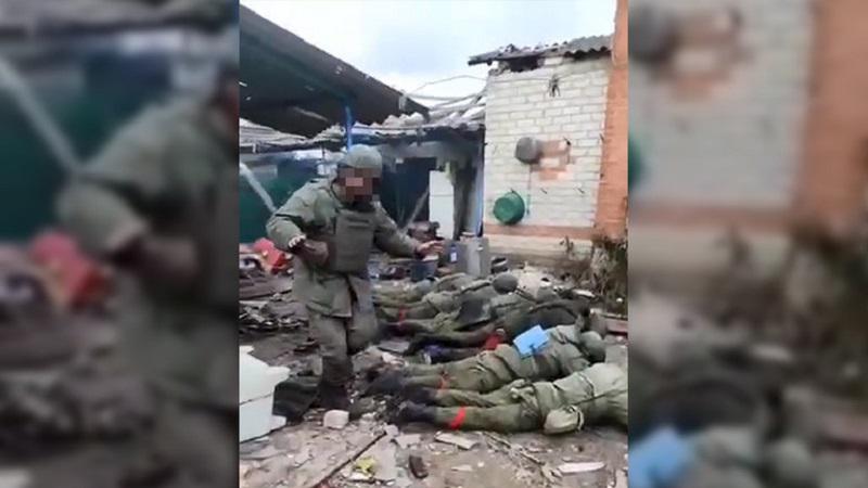 Grozljivi posnetek: Ukrajinski vojaki ubijali ujete ruske vojake