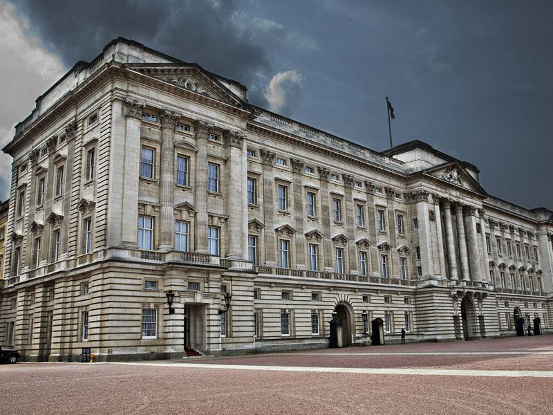 Buckinghamska palača v skoraj 370 milijonov funtov vredno prenovo