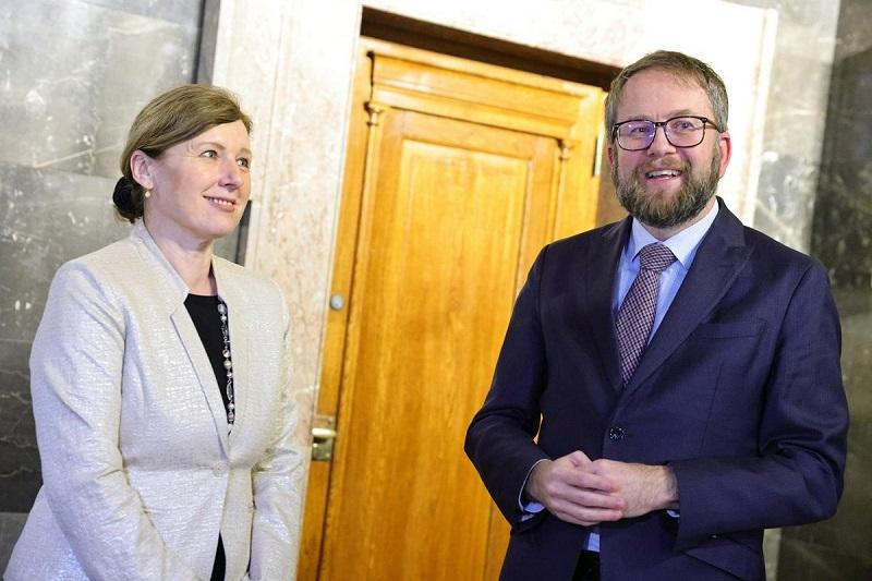 ZNP: Čas za odstop Acceta z vseh funkcij, ker je s komisarko Jourovo govoril o zakonu o RTV in o tem zavajal javnost