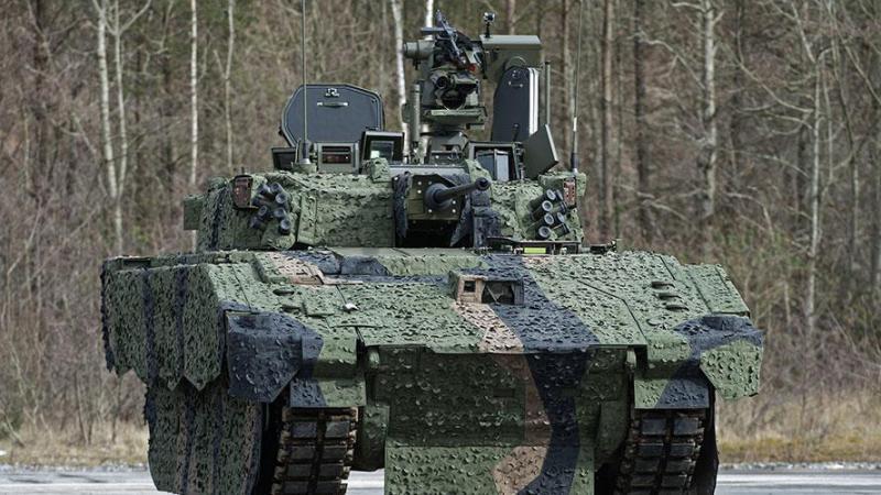 Oklepnike, kupljene za 6,3 milijarde funtov opremljajo z gumijastimi gosenicami, ker vojaki izgubljajo sluh