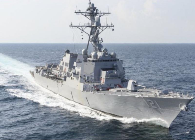 »Takoj zapustite naše morje, ali pa streljamo!« Iranci naciljali ameriške rušilce, ki so takoj zbežali iz Hormuške ožine!