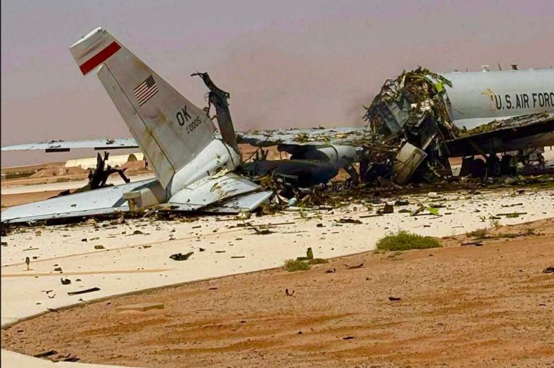 Uničen ponos ameriških sil! Rep močnega letala popolnoma odtrgan, konec letenja: »To je velika reč!« (VIDEO)