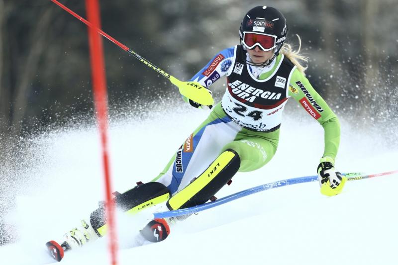 Vlhovi zmaga na prvem slalomu, Ana Bucik deveta
