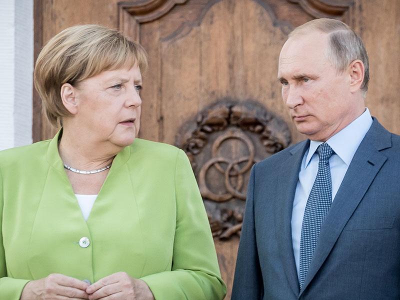 Merklova in Putin o sodelovanju pri reševanju konfliktov