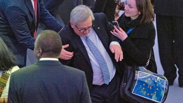 Juncker na vrhu EU na Dunaju znova izgubil ravnotežje