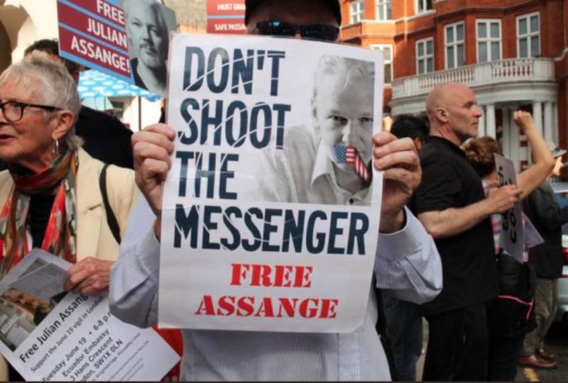 Kolateralni umor: Pred 11 leti je WikiLeaks objavil šokanten dokaz o ameriškem poboju civilistov in novinarjev