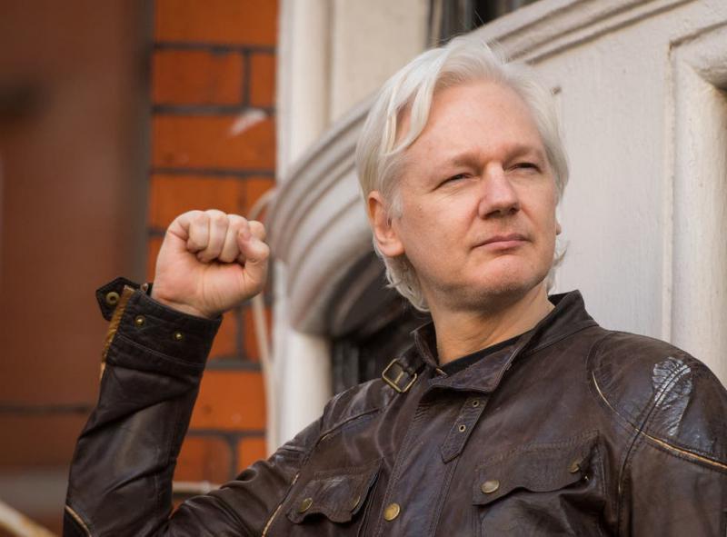 Končno podpora tudi iz Slovenije: Julian Assange postal častni član Slovenskega centra Pen