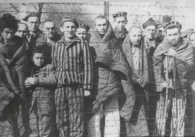 »Ustavite se in zmolite«: papež ob 75. letnici osvoboditve taborišča smrti spregovoril o grozotah holokavsta